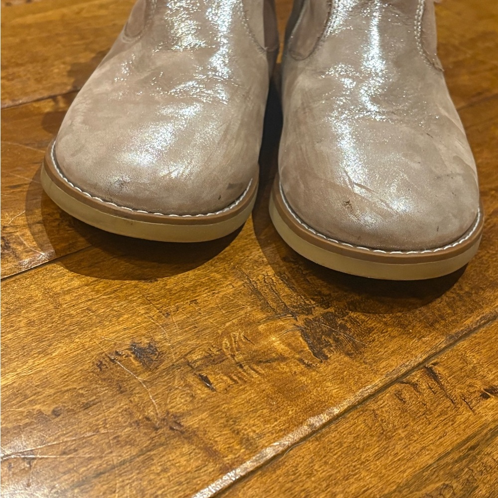 Elephantito Metallic Ruffle Boots - Picture 9 of 10